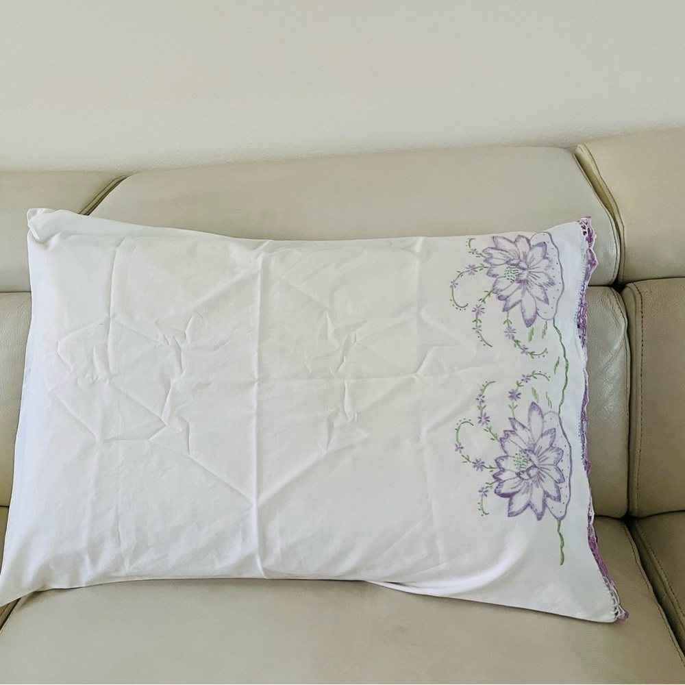 Elegant White and Purple Floral Pillowcase 21/29 inches
